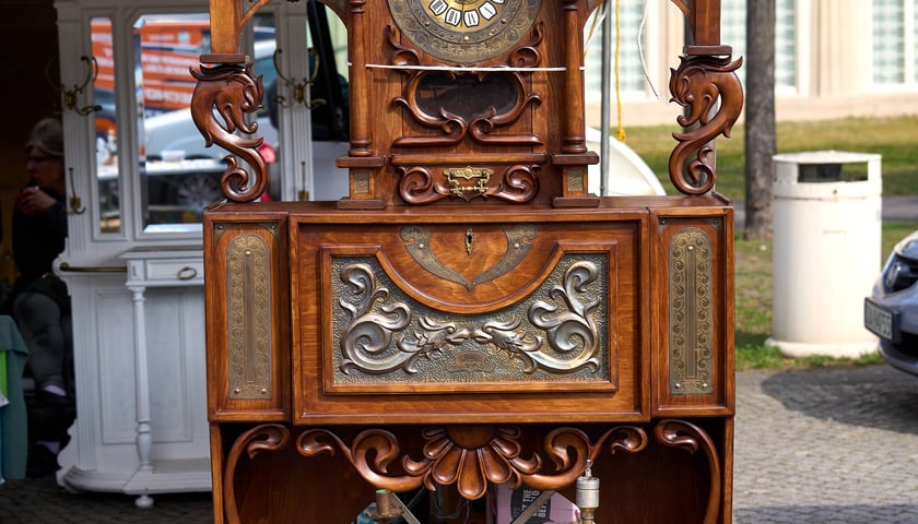 Powiększ obraz: Targ Staroci pod Iglicą - marzec 2026