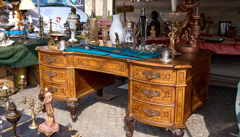 Powiększ obraz: Targ Staroci pod Iglicą - marzec 2026