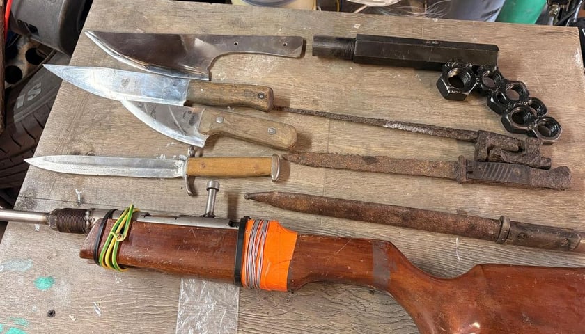 Przedmioty znalezione przez policjantów u zatrzymanego