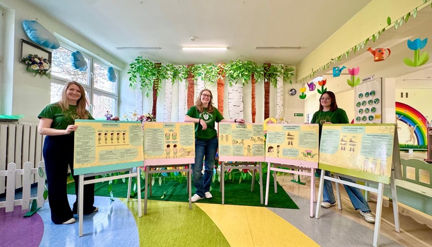 Powiększ obraz: Zajęcia ze studentami w Przedszkolu nr 149