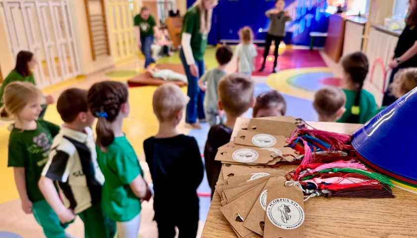 Powiększ obraz: Zajęcia ze studentami w Przedszkolu nr 149