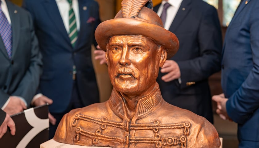 Powiększ obraz: <p>Odsłonięcie popiersia generała J&oacute;zefa Bema we wrocławskim ratuszu</p>