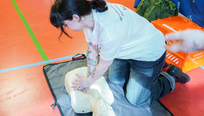 Powiększ obraz: Szkolenie w ramach programu Bezpieczny Wrocław w III Liceum Ogólnokształcącego im. Adama Mickiewicza przy ulicy Składowej 5