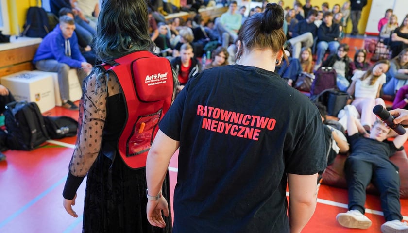 Powiększ obraz: Szkolenie w ramach programu Bezpieczny Wrocław w III Liceum Ogólnokształcącego im. Adama Mickiewicza przy ulicy Składowej 5