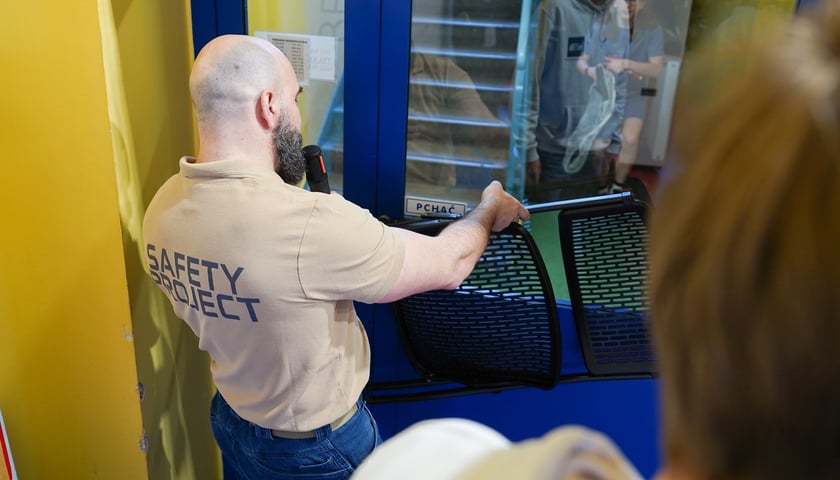 Powiększ obraz: Szkolenie w ramach programu Bezpieczny Wrocław w III Liceum Ogólnokształcącego im. Adama Mickiewicza przy ulicy Składowej 5