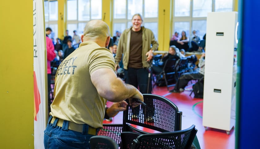 Powiększ obraz: Szkolenie w ramach programu Bezpieczny Wrocław w III Liceum Ogólnokształcącego im. Adama Mickiewicza przy ulicy Składowej 5