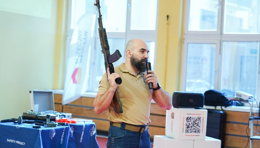 Powiększ obraz: Szkolenie w ramach programu Bezpieczny Wrocław w III Liceum Ogólnokształcącego im. Adama Mickiewicza przy ulicy Składowej 5