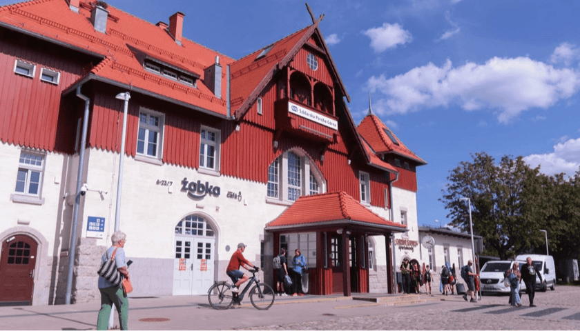 Powiększ obraz: Dworzec kolejowy Szklarska-Poręba Górna