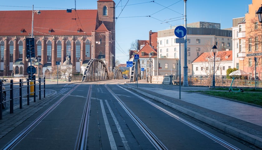 Powiększ obraz: Pusty Wrocław w niedzielny poranek&nbsp;- Wielkanoc 2026