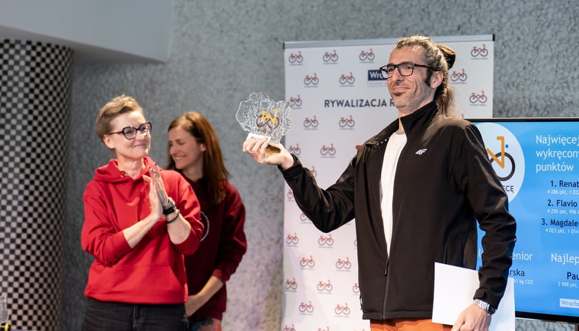 Powiększ obraz: <p>Wręczenie nagr&oacute;d w akcji &bdquo;W K&oacute;łko Kręcę&rdquo; w środę 8 kwietnia w Barbarze</p>