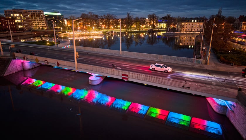 Podświetlony Most Uniwersytecki - 8.04.2026 r.