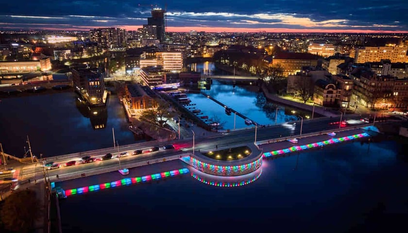 Podświetlony Most Uniwersytecki - 8.04.2026 r.