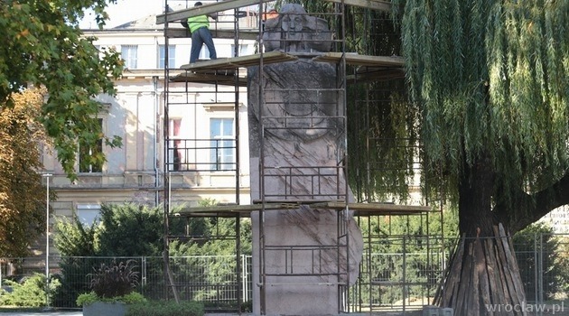 Reconstruction of square near Copernicus Monument