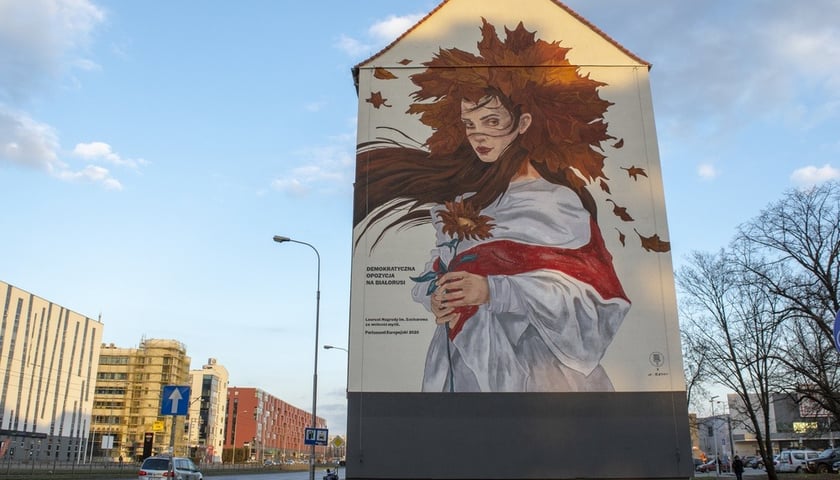 Belarusian revolution is a woman. New mural in Wroclaw