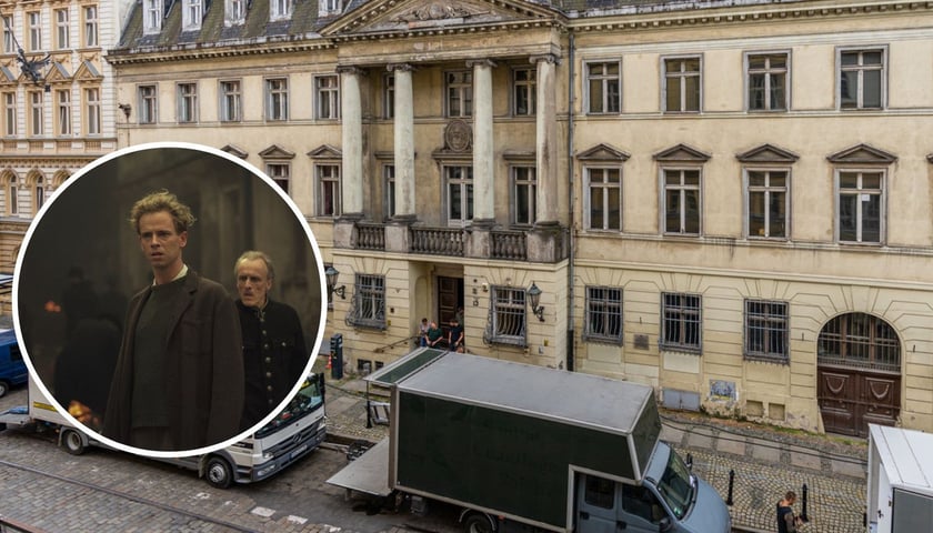Trucks of the film crew in front of the palace of the Wallenberg-Pachaly family; in the circle, there is the main character of Will played by Stef Aerts