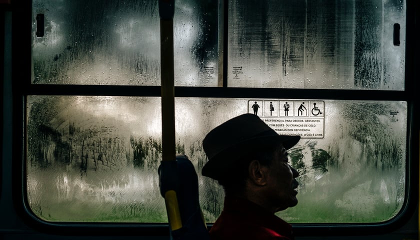 Jedna z prac brazylijskiego fotografa ulicznego Gustavo Minasa, która można obejrzeć na wystawie w Galerii ZPAF