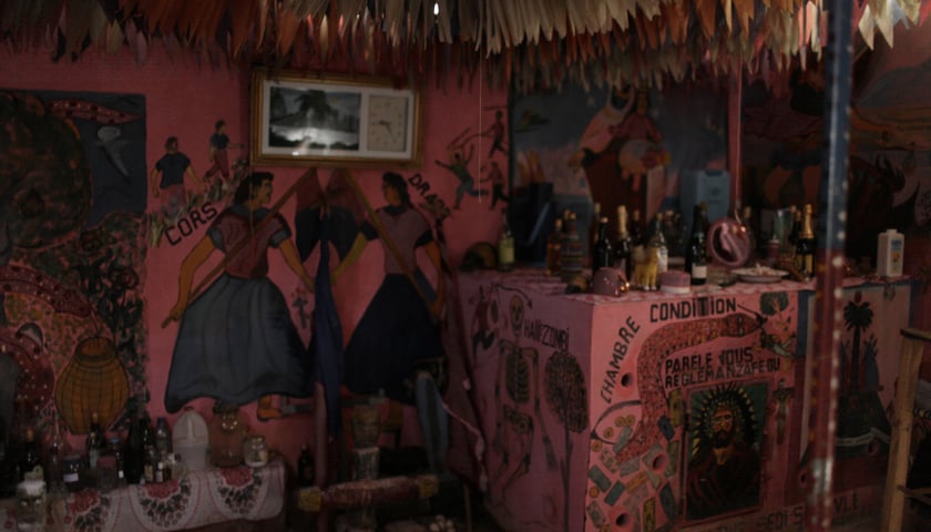 Kapłan voodoo poznaje socjalizm