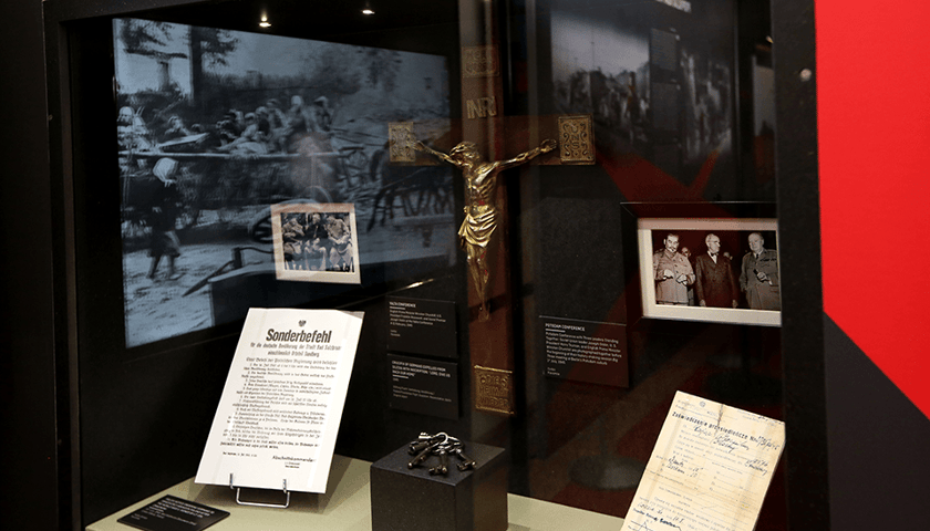 AKT 2: W cieniu Stalina: 1945–1956