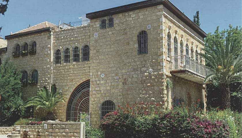 Na zdjęciu domy mieszkalne w Jerozolimie zaprojektowane przez Lva Sterna