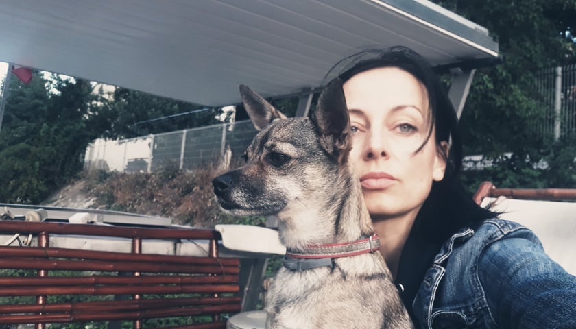 Na zdjęciu Patrycja Hefczyńska z psem