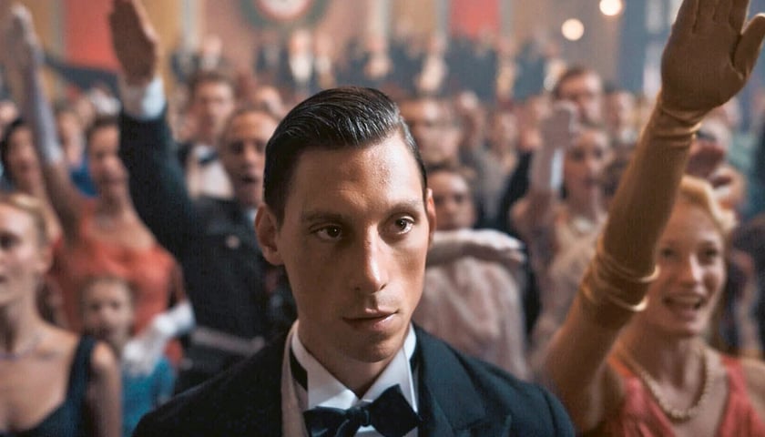 Na zdjęciu kadr z filmu „Filip” na podstawie Leopolda Tyrmanda 