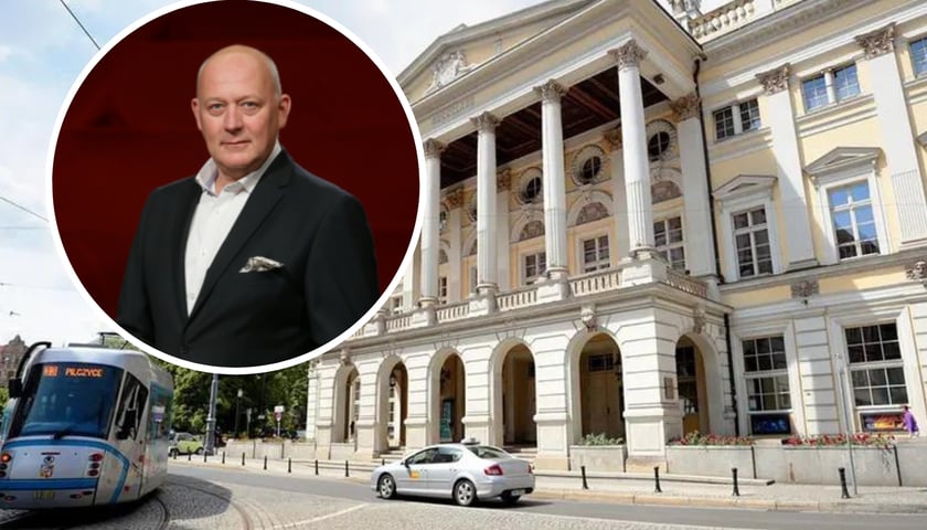 Budynek Opery Wrocławskiej widziany od strony pl. Teatralnego, obok zakręca tramwaj. W kółku Tomasz Janczak
