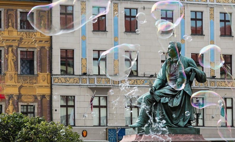 Pomnik Aleksandra Fredry na wrocławskim rynku