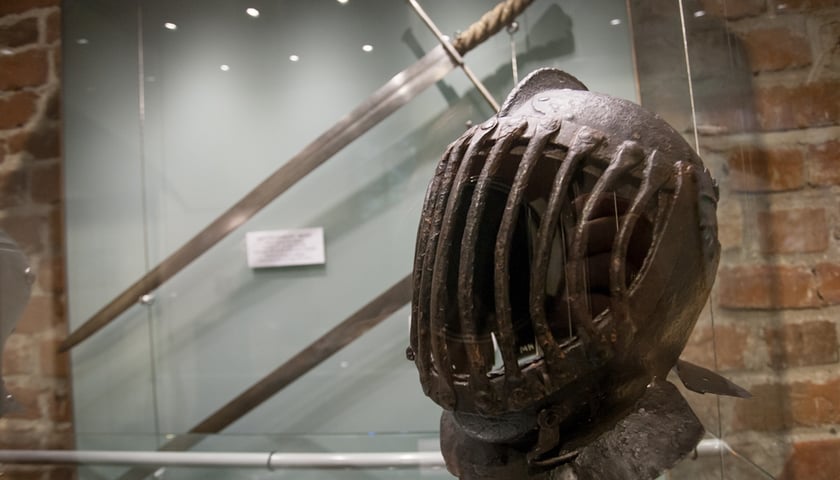 Wystawa „Broń dawna” w Arsenale Miejskim (ul. Cieszyńskiego 9) jest wystawą stałą i oglądać ją można w godzinach otwarcia Muzeum Militariów