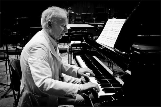 Dwa koncerty Janusza Olejniczaka w Filharmonii