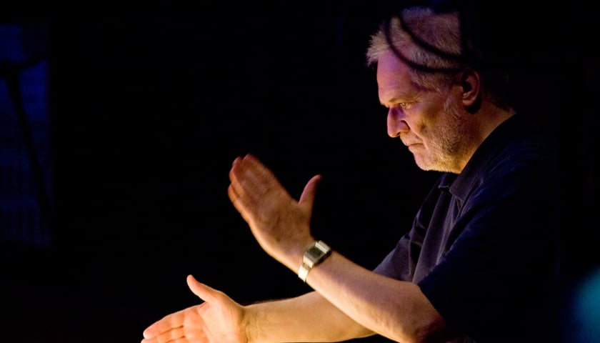 Peter Eötvös podczas próby w Operze Wrocławskiej