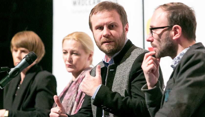 Za Teatr/Edukację w ramach ESK 2016 odpowiadają (od lewej) prof. Elzbieta Czaplińska-Mrozek (prorektor PWST), dr Aneta Głuch-Klucznik, dziekan Wydziału Lalkarskiego wrocławskiej PWST, Jarosław Fret, dyrektor Instytutu Grotowskiego i dr Krzysztof Boczkowski, prodziekan Wydziału Aktorskiego wrocławskiej PWST