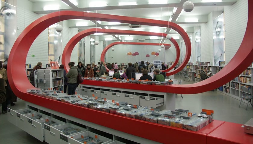 Mediateka stanie się w nocy 30 maja sceną śledztwa, w którym wezmą udział ochotnicy