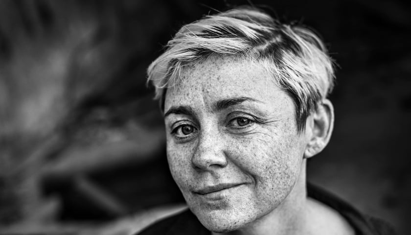 Maria Peszek - czytany przez nią tekst będzie można posłuchać oglądając żywe murale na Kinomuralu 2024 we Wrocławiu 