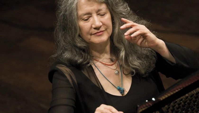 Martha Argerich przy fortepianie