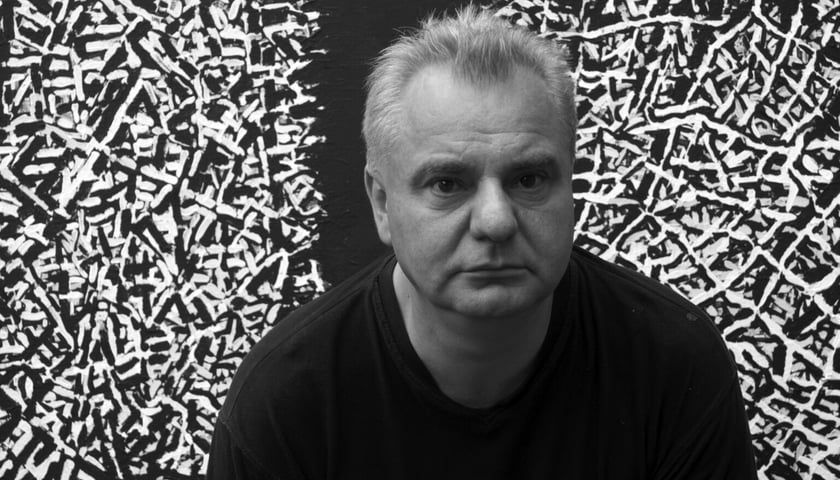 Witold Liszkowski, portret, zdjęcie z okazji wystawy „Polisemie” w Galerii Miejskiej we Wrocławiu