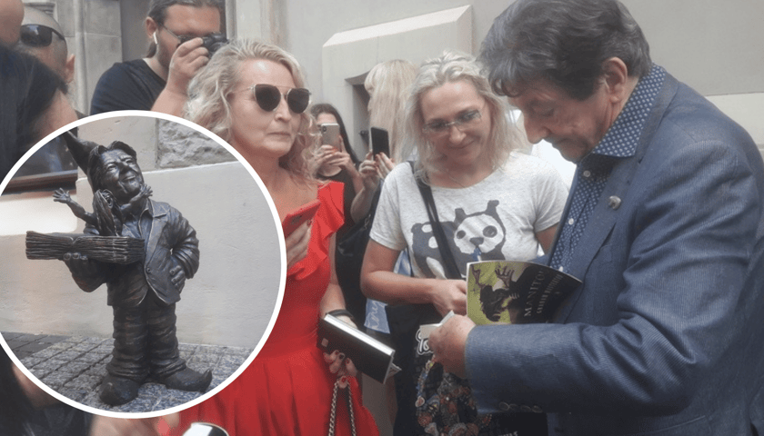 Kolaż 2 zdjęć: w tle pisarz Graham Masterton podczas jednej poprzednich wizyt we Wrocławiu, w kółku krasnal Mastertonek