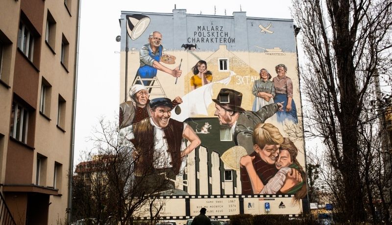 Na zdjęciu mural z bohaterami „Samych swoich”, najsłynniejszego filmu Sylwestra Chęcińskiego, a reżyser będzie wspominany w CAL Borek