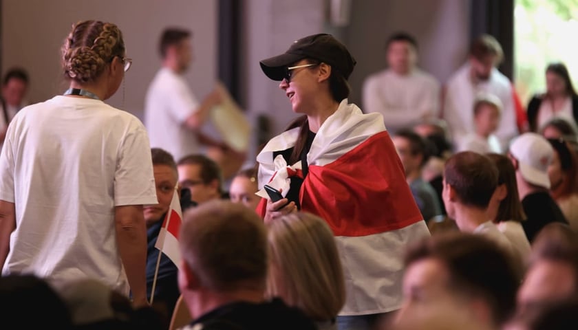 Uczestnicy spotkania ze Swiatłaną Cichanouską podczas festiwalu niezależnej kultury białoruskiej, Wrocław, październik 2023. Zdjęcie ilustracyjne