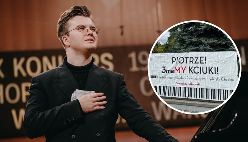 Na zdjęciu dużym Piotr Alexewicz po recitalu na Konkursie Chopinowskim, na małym zdjęciu w kółku baner ze słowami wsparcia dla pianisty przy al. Akacjowej