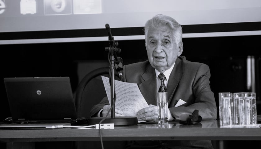 Na zdjęciu prof. Leszek Wisłocki podczas odczytu 