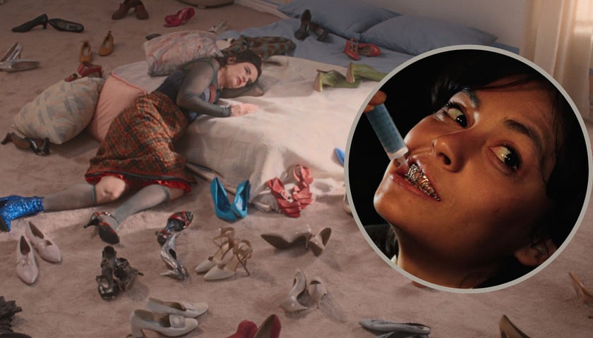 Na zdjęciu dużym kobieta leży w pokoju wokół porzucone pary butów, w kółku małym zdjęciu bohaterki ze zdrutowaną szczęką, kadry z polecanych w tekście filmów