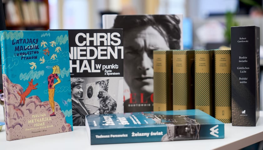 Na zdjęciu okładki książek, które polecamy we wroclaw.pl na Mikołajki 2025