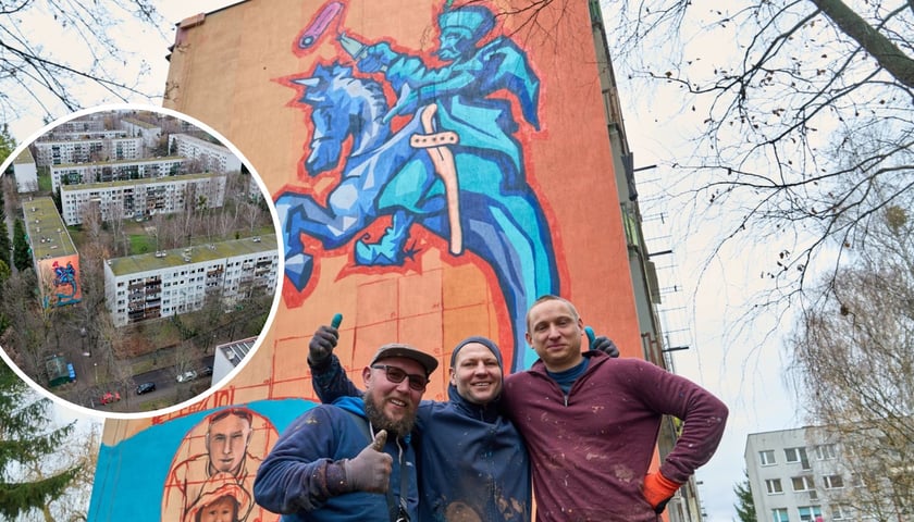 Na dużym zdjęciu Filip „SKONT” Niziołek z przyjaciółmi – Tymoteuszem i Sebastianem, na małym zdjęciu w kółku – powstający mural z lotu ptaka