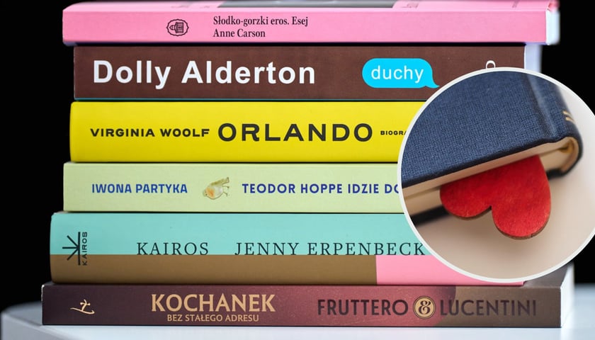 Na dużym zdjęciu książki polecane na Walentynki ułożone grzbietami, w małym kółku zdjęcie książki, z której wystaje serce
