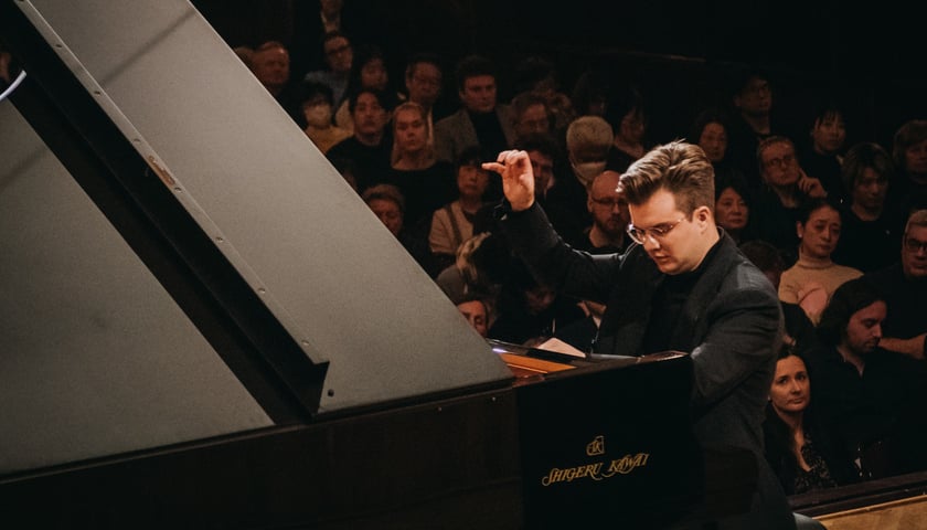Na zdjęciu Piotr Alexewicz gra w II etapie Konkursu Chopinowskiego w Filharmonii Narodowej