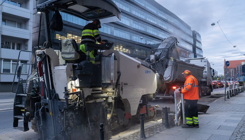 Powiększ obraz: Pierwszy dzień remontu nawierzchni ulicy ks. Piotra Skargi. Wrocław, 18.05.2026