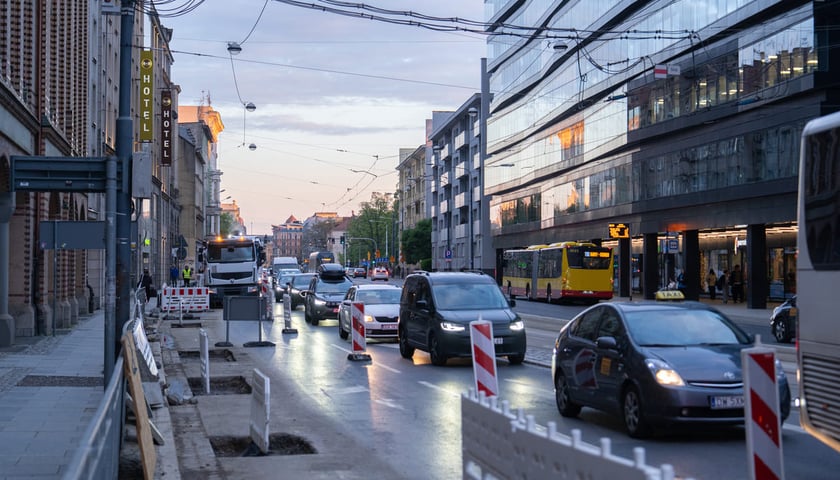 Powiększ obraz: Pierwszy dzień remontu nawierzchni ulicy ks. Piotra Skargi. Wrocław, 18.05.2026