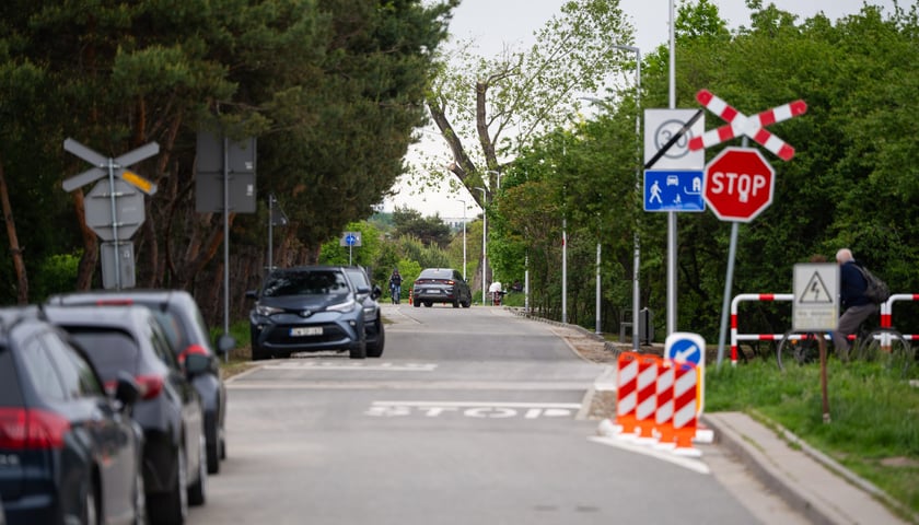 Powiększ obraz: Przebudowana ulica Trawowa i lepszy przejazd przez tory kolejowe&nbsp;