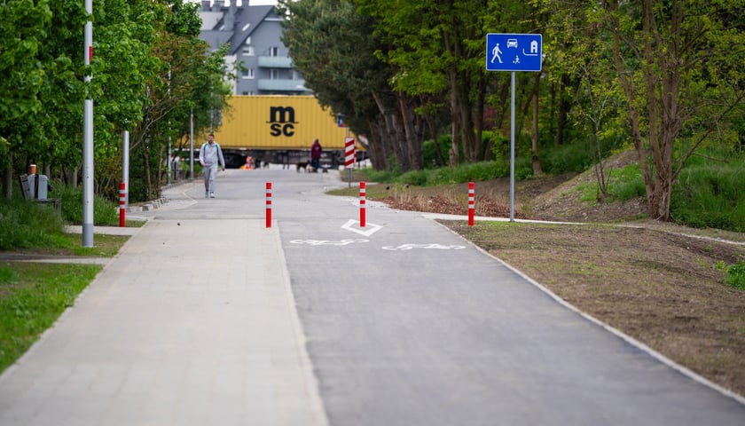 Powiększ obraz: Przebudowana ulica Trawowa
