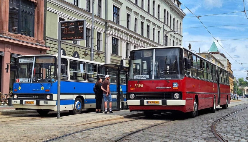 Powiększ obraz: Kurs "A65" wyruszy z przystanku muzealnego przy Operze